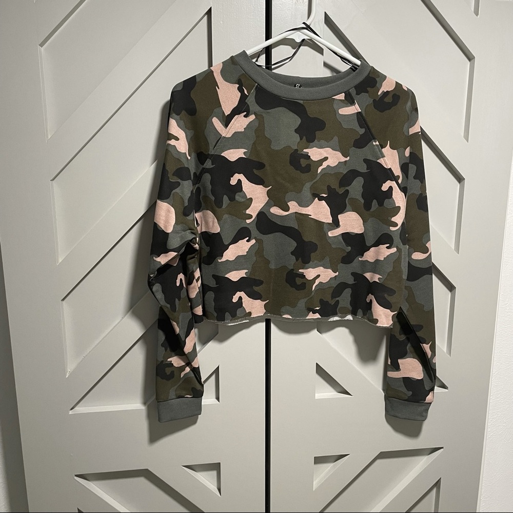 Army print cropped sweatshirt